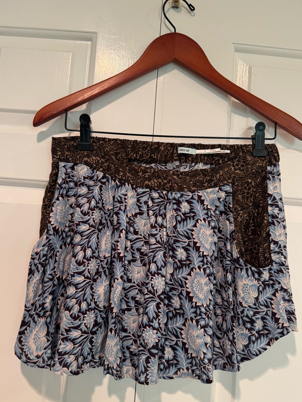 Kimchi Blue Blue and Black Floral Circle Skort